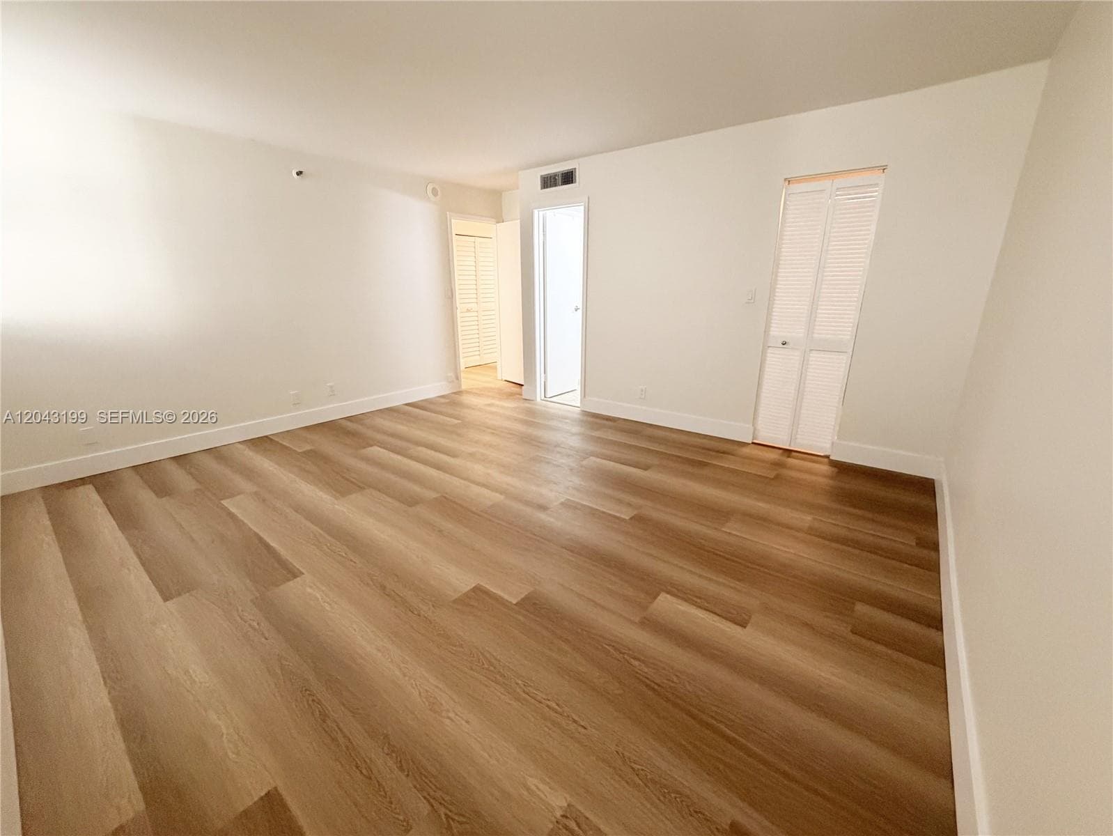 2625 Collins Ave 215 photo 18