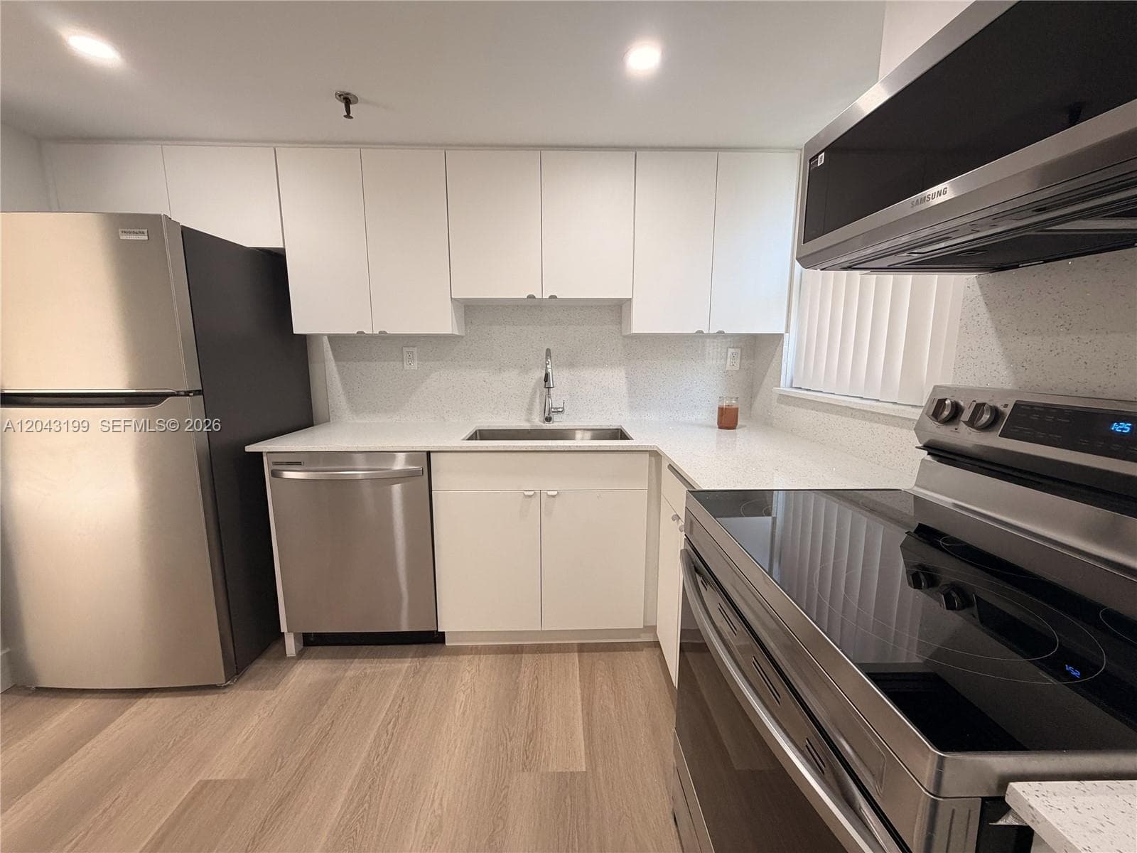 2625 Collins Ave 215 photo 15