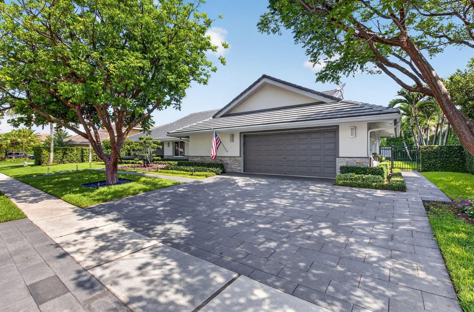 3245 St James Drive photo 6