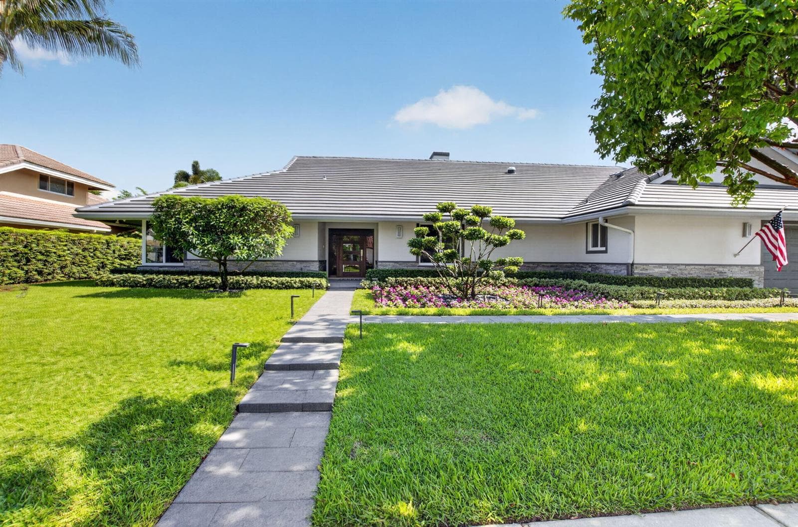 3245 St James Drive photo 4
