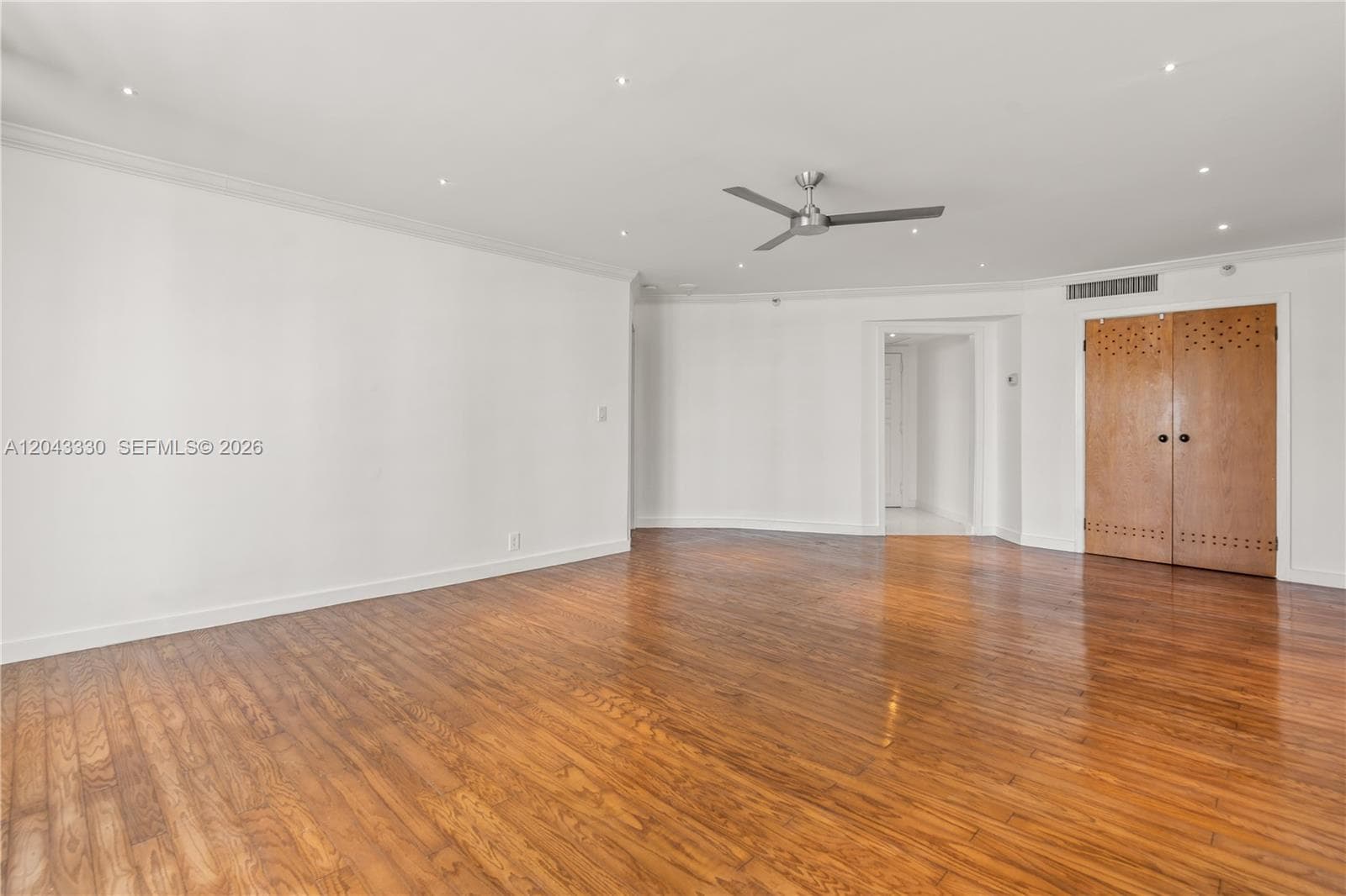 19101 Mystic Pointe Dr 1508 photo 9