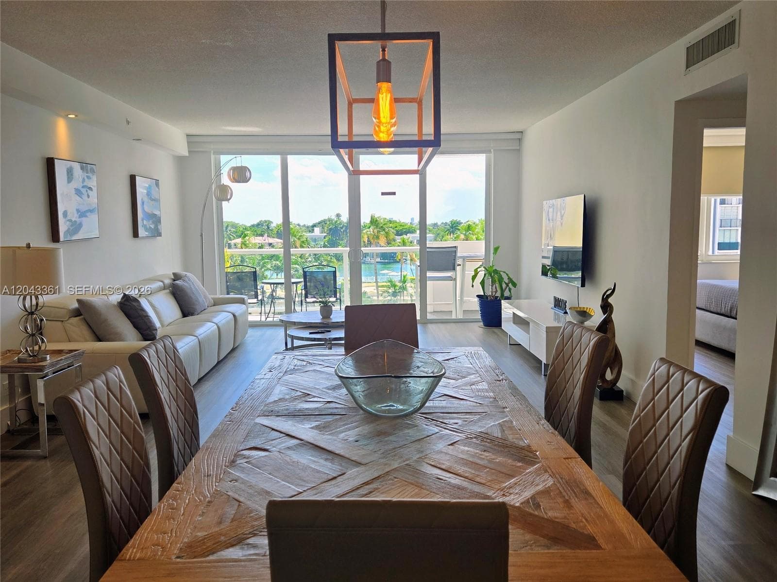 5601 Collins Ave 520 photo 2
