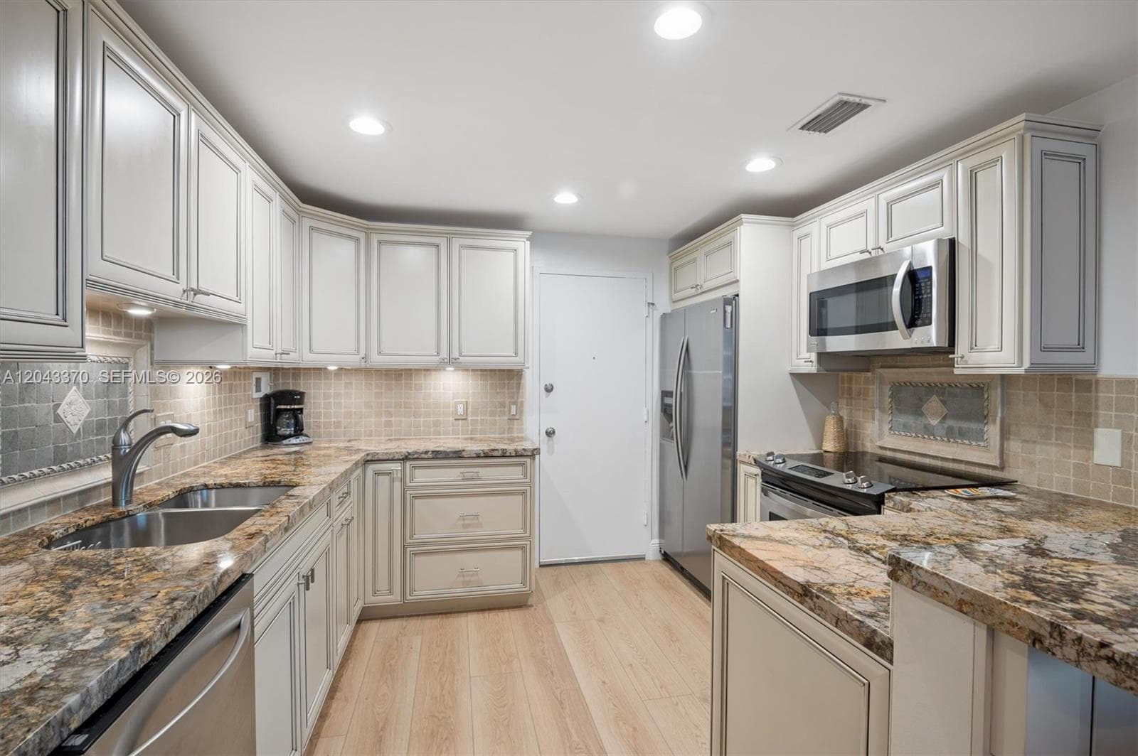 3505 S Ocean Dr 708 photo 2
