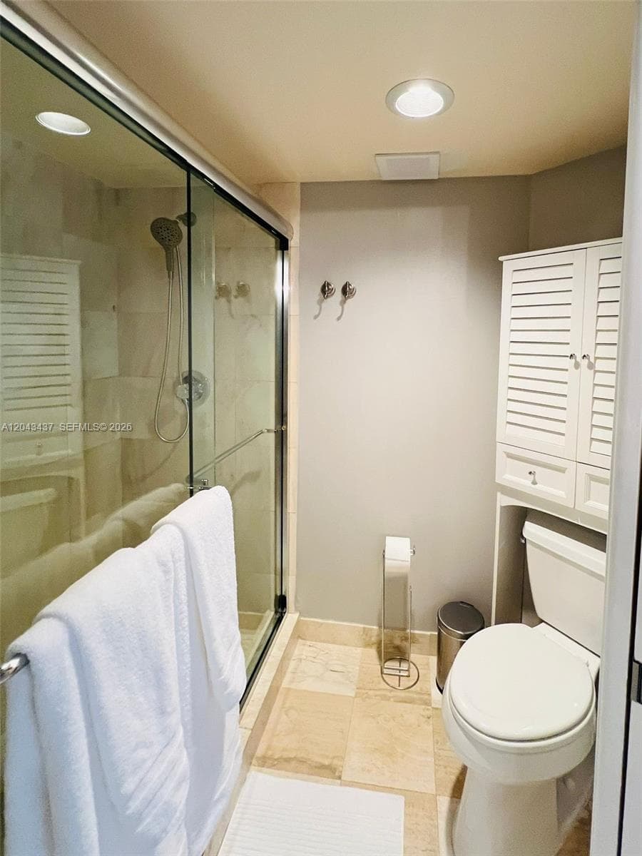 3600 Mystic Pointe Dr 1401 photo 15