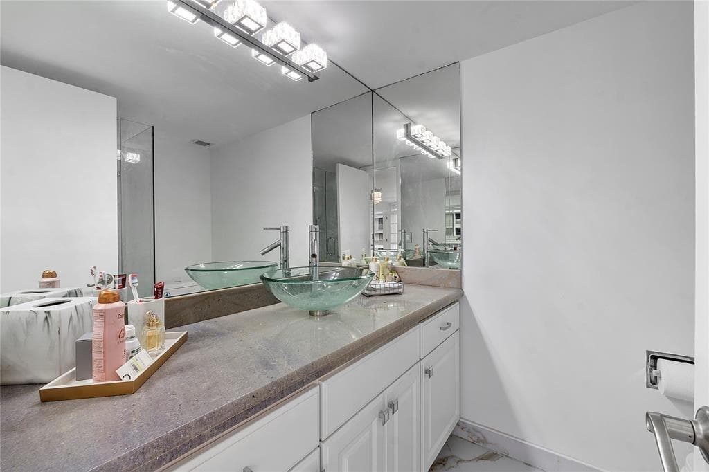 3100 NE 49th Street 807 photo 9