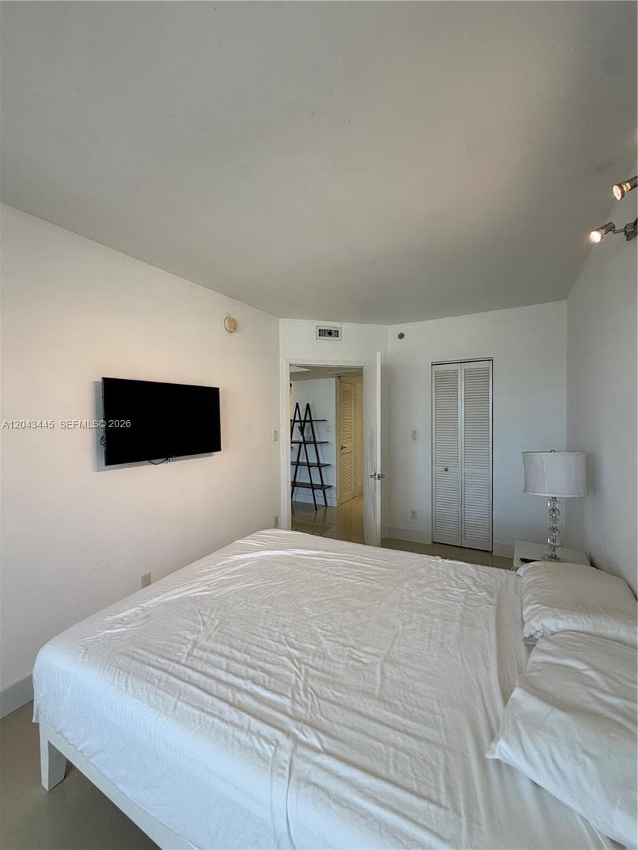 100 Lincoln Rd 1507 photo 8