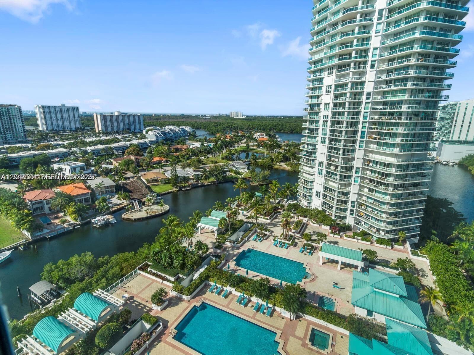 16400 Collins Ave 942 photo 2