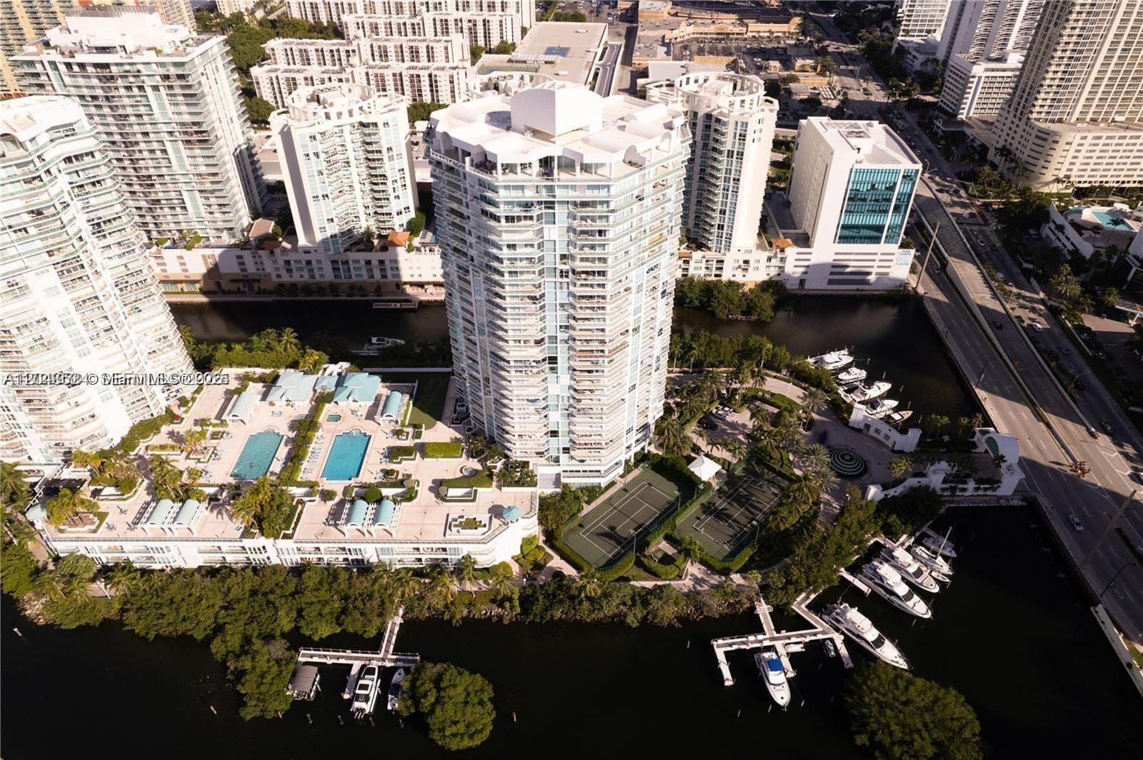 16400 Collins Ave 942 photo 1
