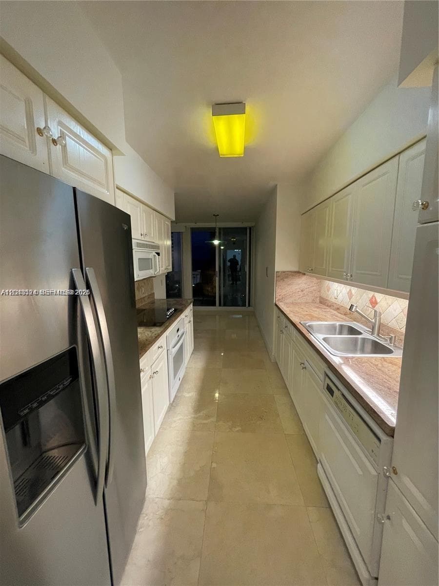 16400 Collins Ave 942 photo 11