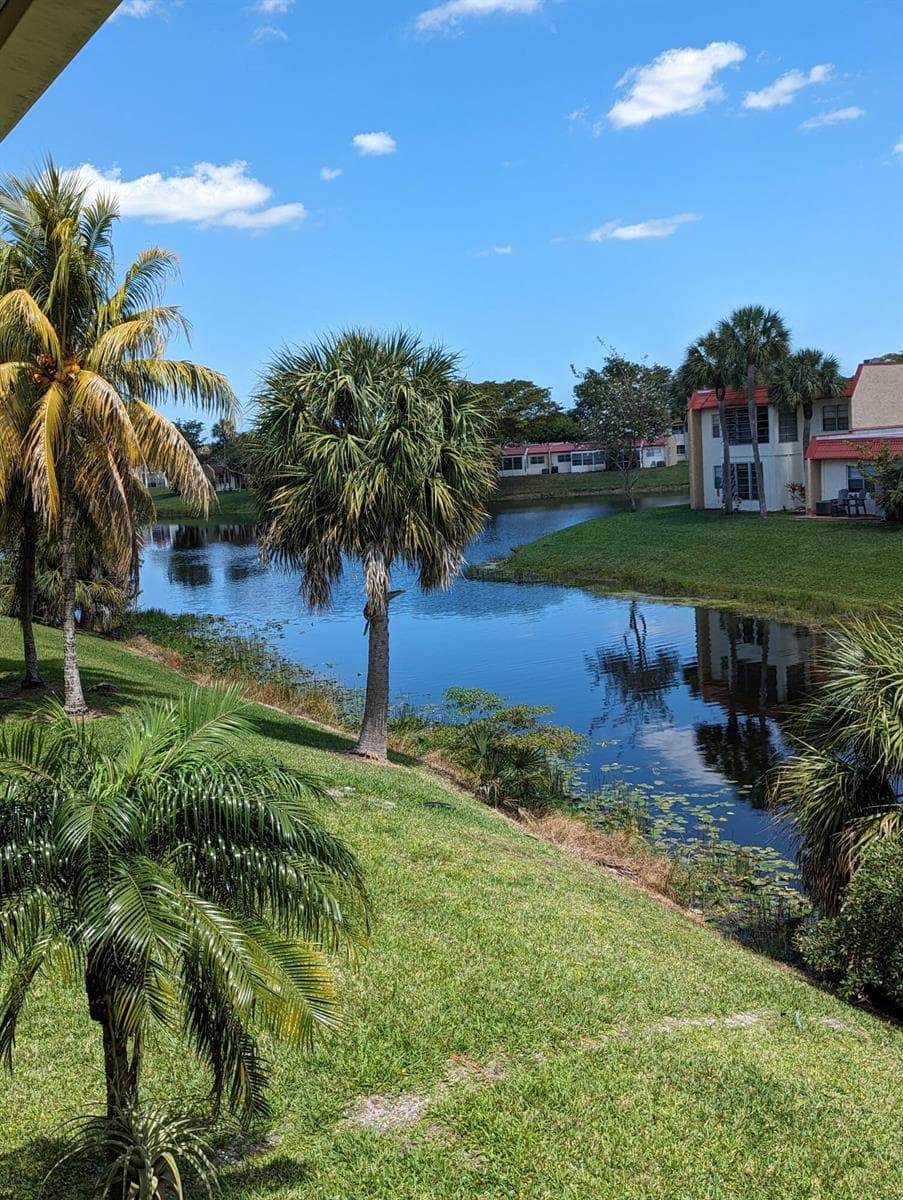 1522 Lake Crystal Drive F photo 10