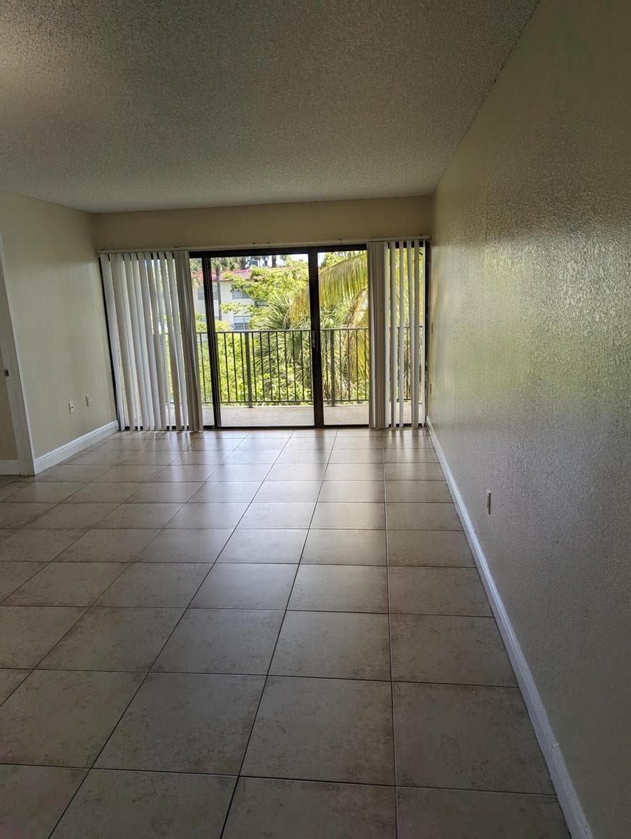 1522 Lake Crystal Drive F photo 4