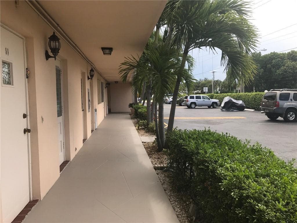698 NE Spanish River Boulevard 0250 photo 11