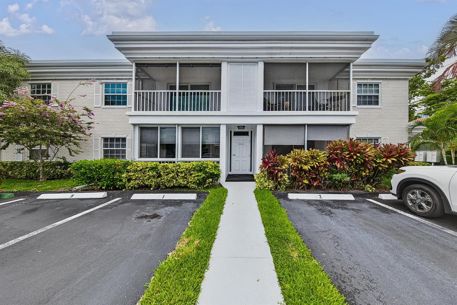 6345 Bay Club Drive 3 photo 2