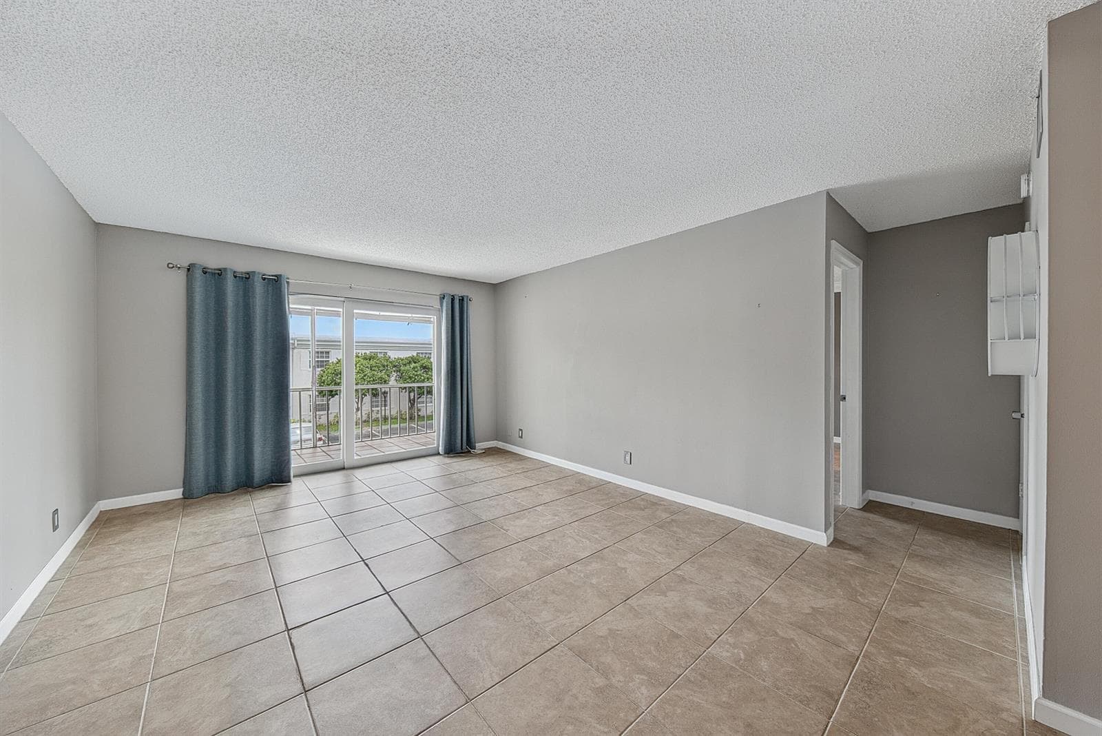 6345 Bay Club Drive 3 photo 3