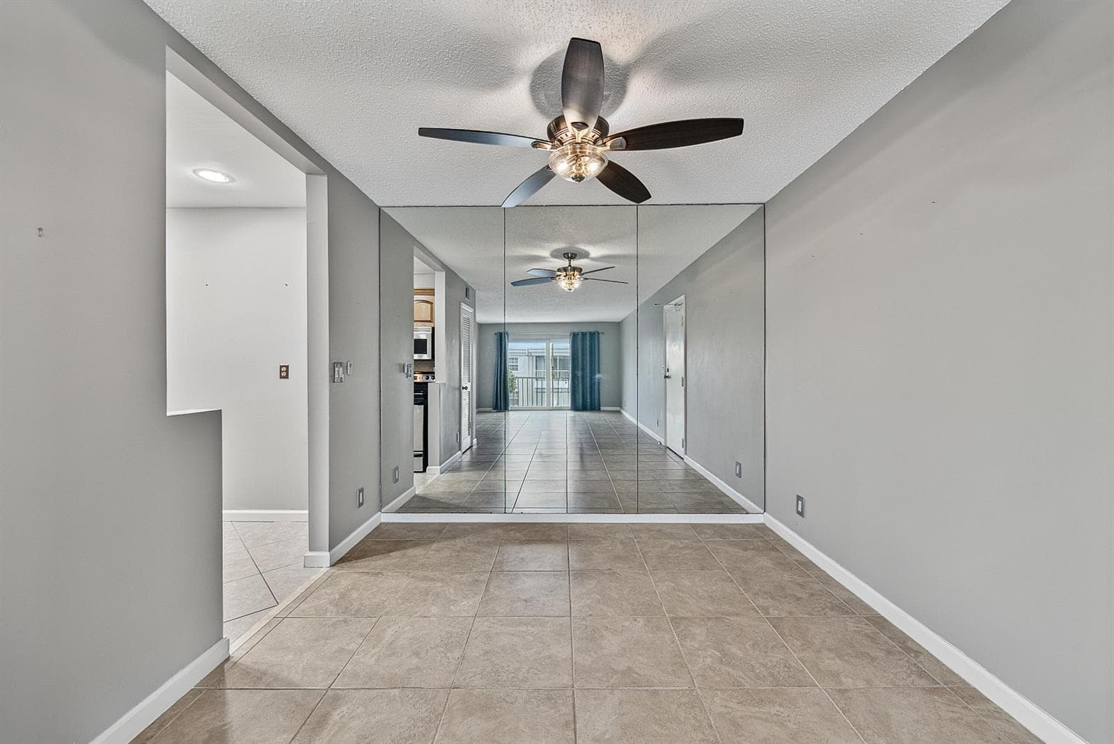 6345 Bay Club Drive 3 photo 5