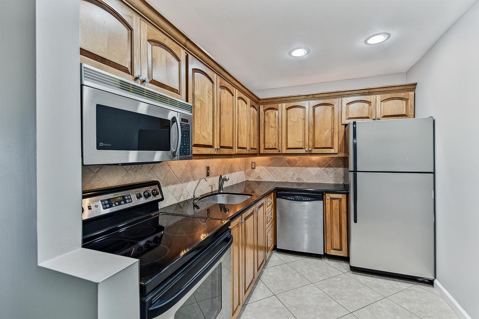 6345 Bay Club Drive 3 photo 10