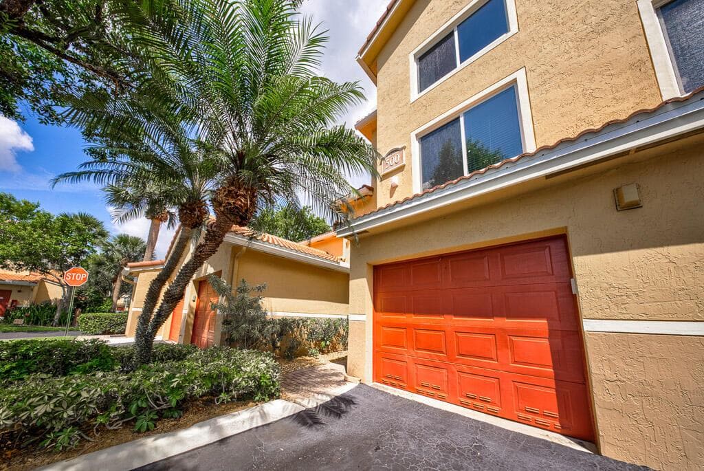 500 Scotia Drive 302 photo 1