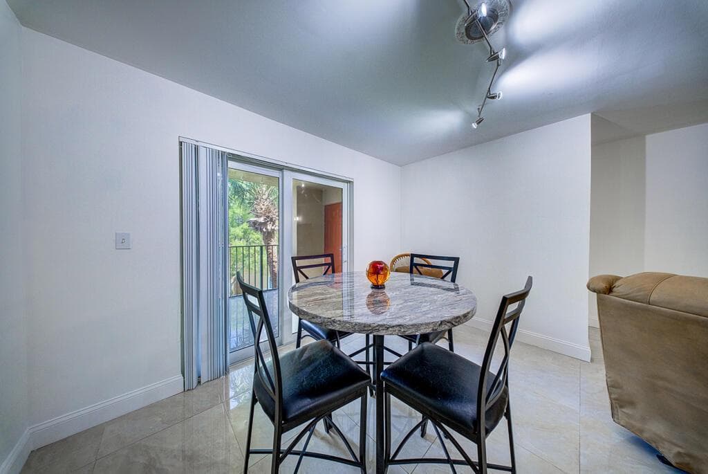 500 Scotia Drive 302 photo 9