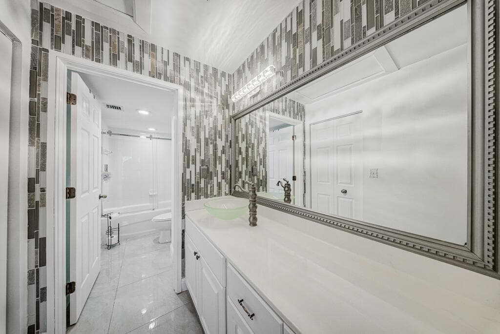 500 Scotia Drive 302 photo 14