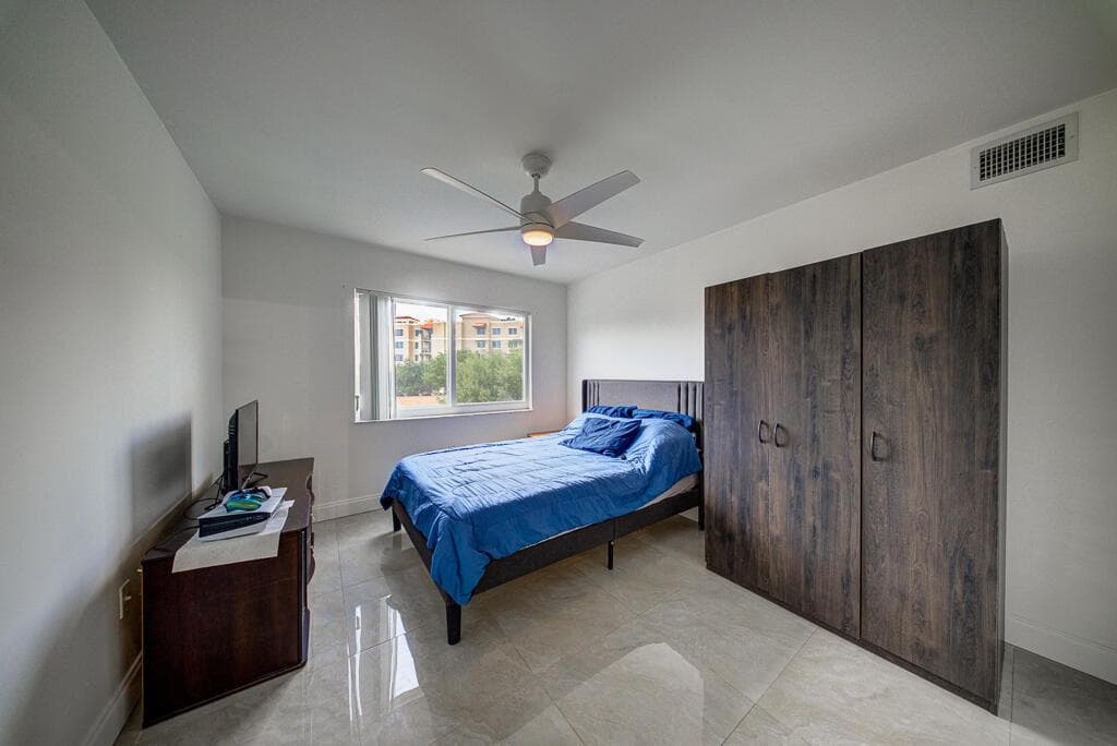 500 Scotia Drive 302 photo 18