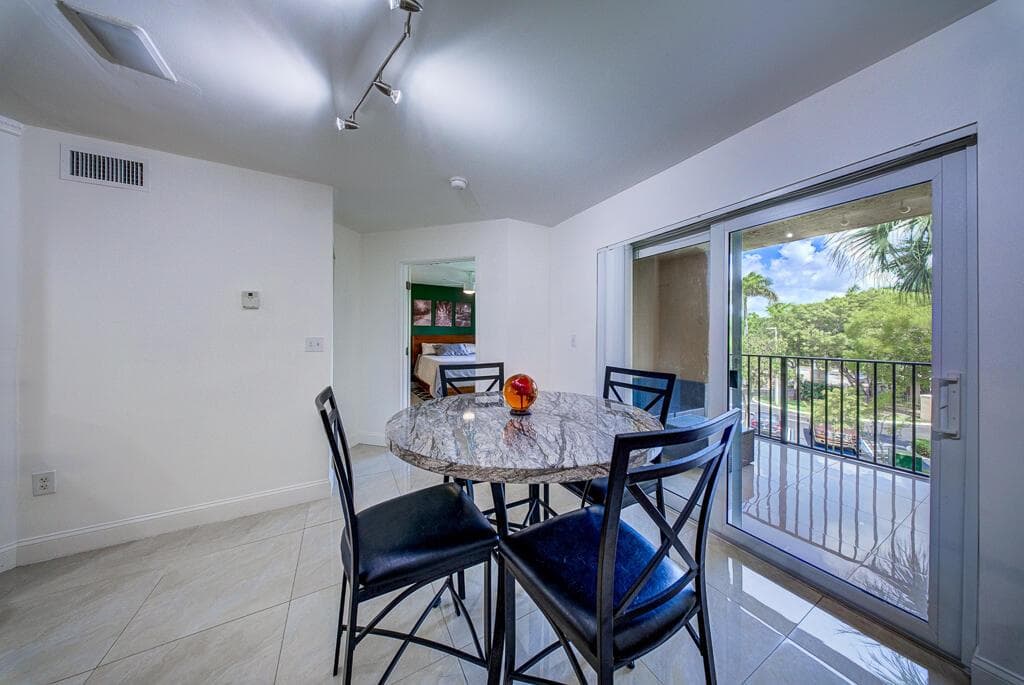 500 Scotia Drive 302 photo 8
