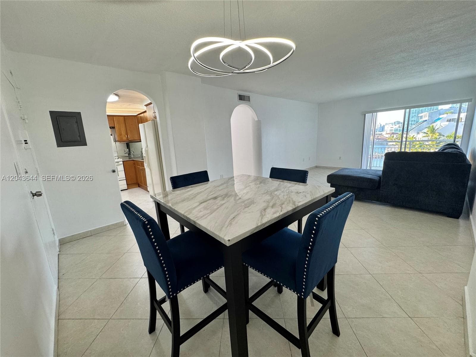 400 Kings Point Dr 411 photo 2