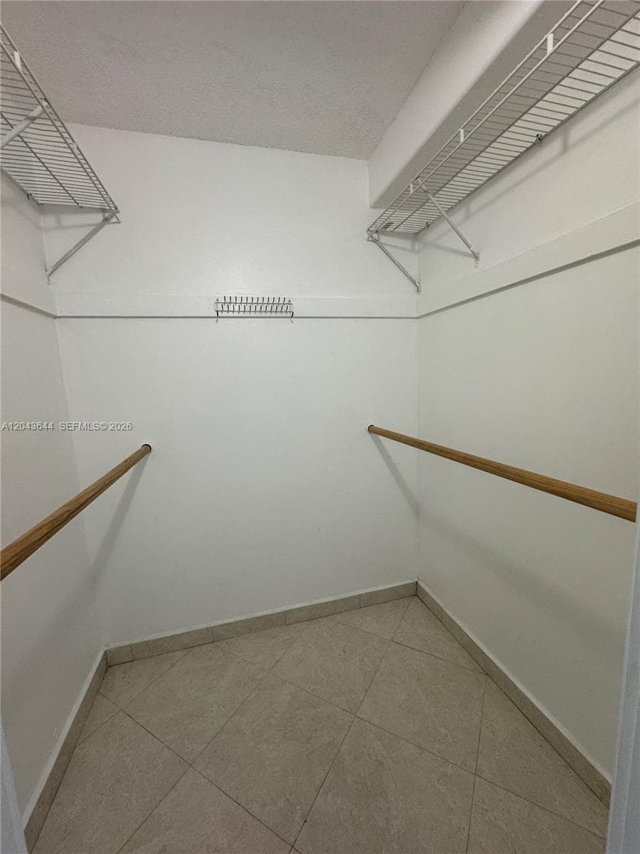400 Kings Point Dr 411 photo 13