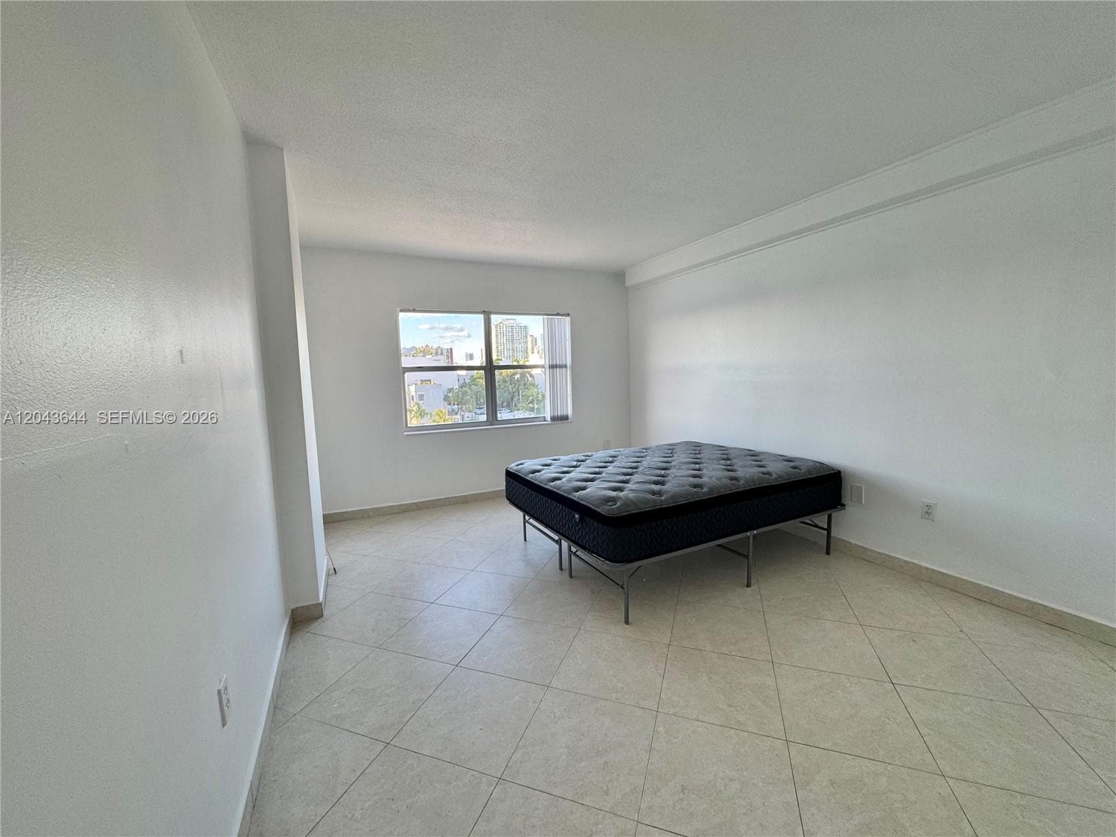 400 Kings Point Dr 411 photo 14
