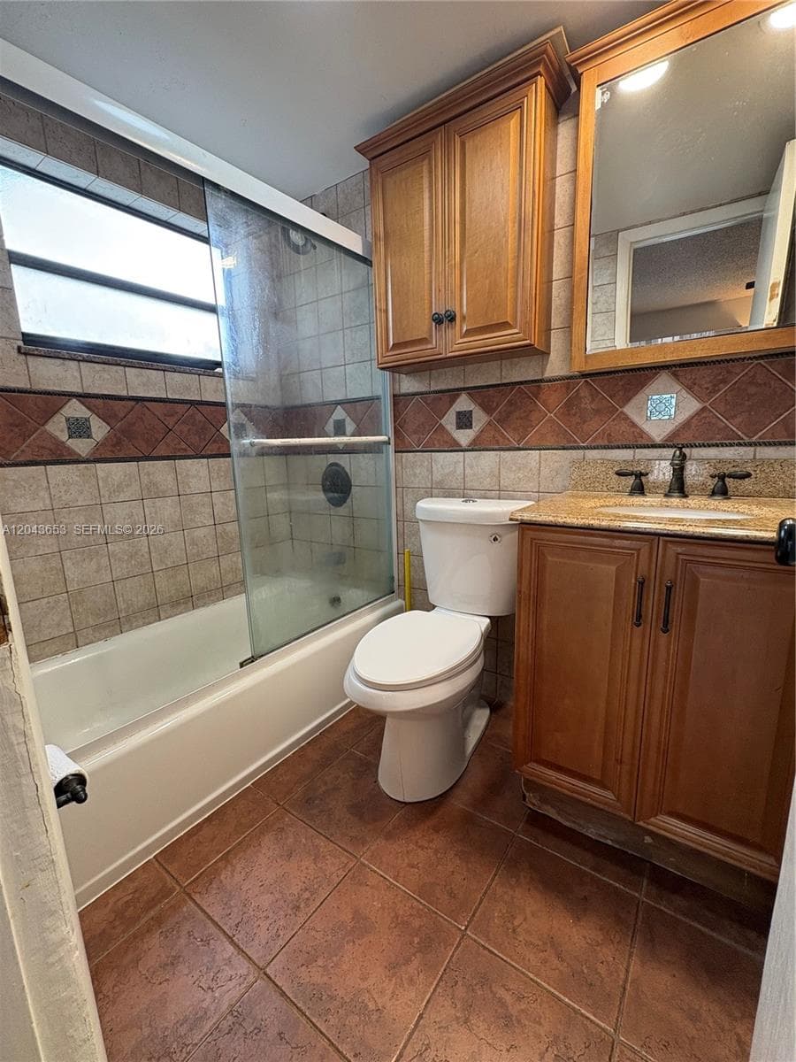 3862 NE 171st St C photo 16