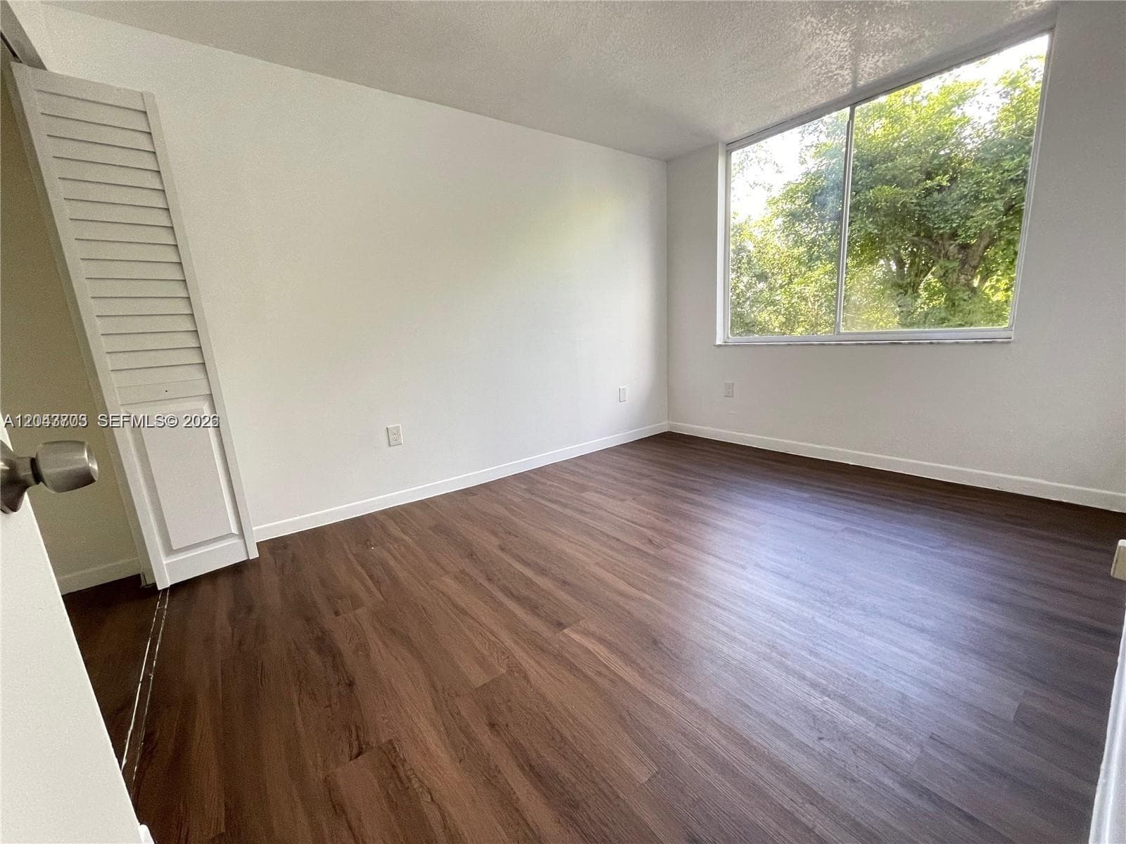1740 NW N River Dr 517 photo 13