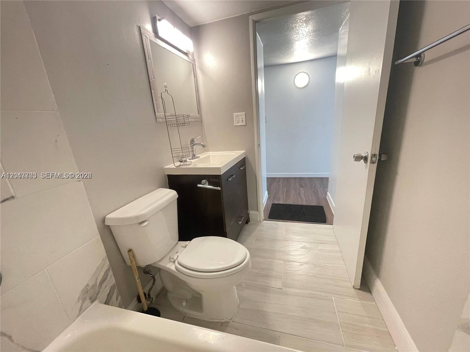 1740 NW N River Dr 517 photo 9