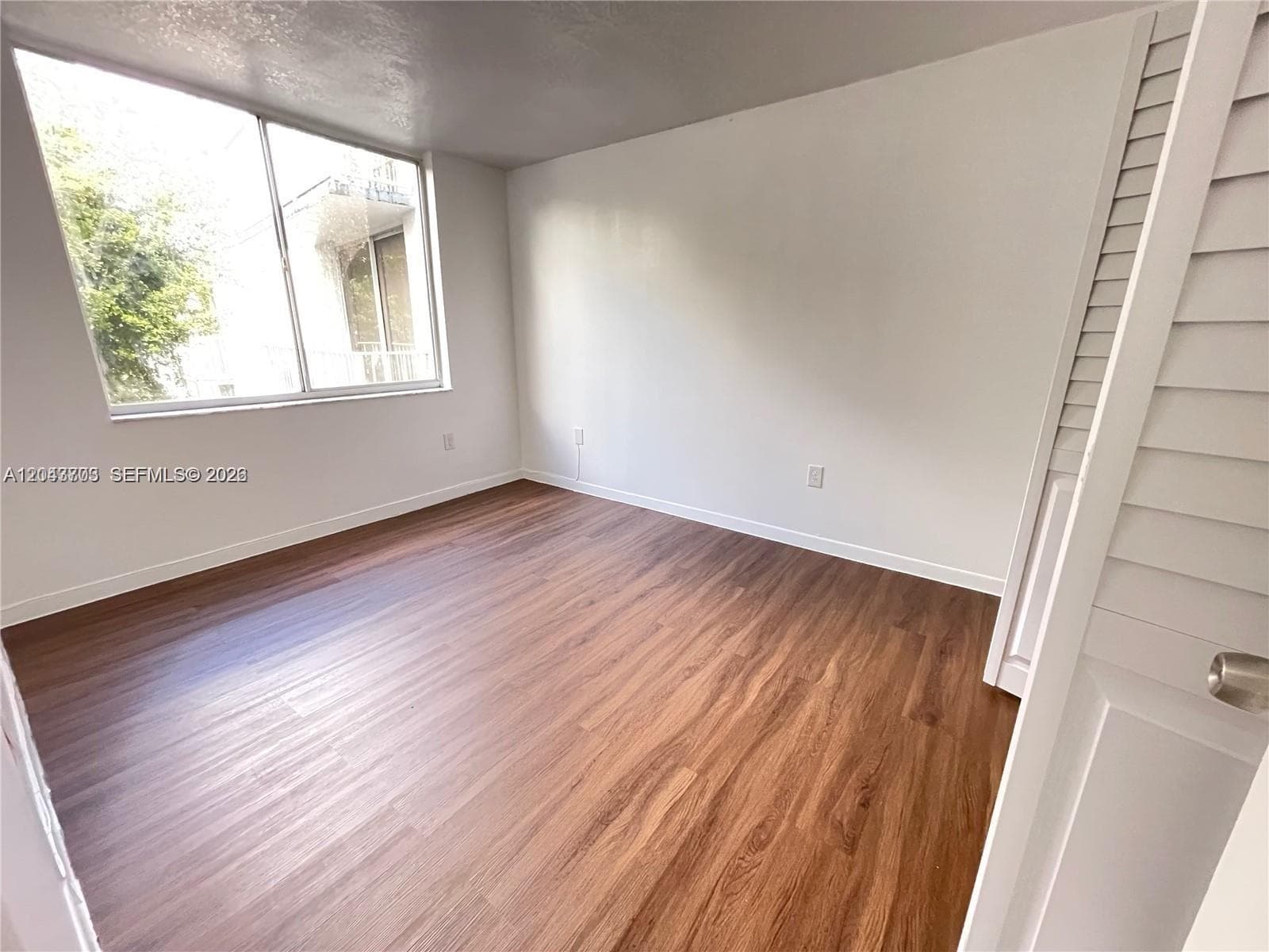 1740 NW N River Dr 517 photo 14