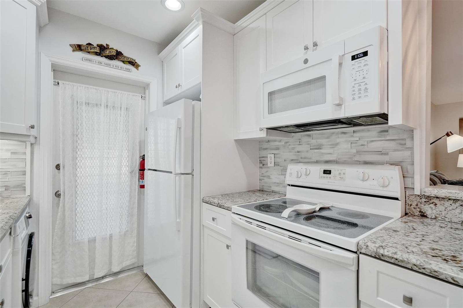 935 SE 9th Avenue 16 photo 10