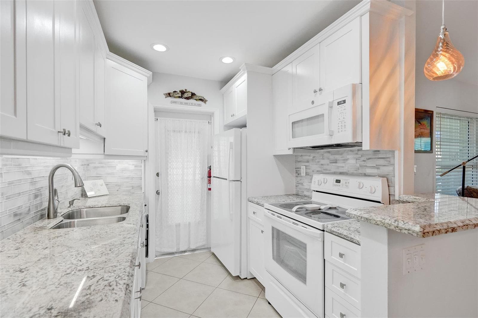 935 SE 9th Avenue 16 photo 8