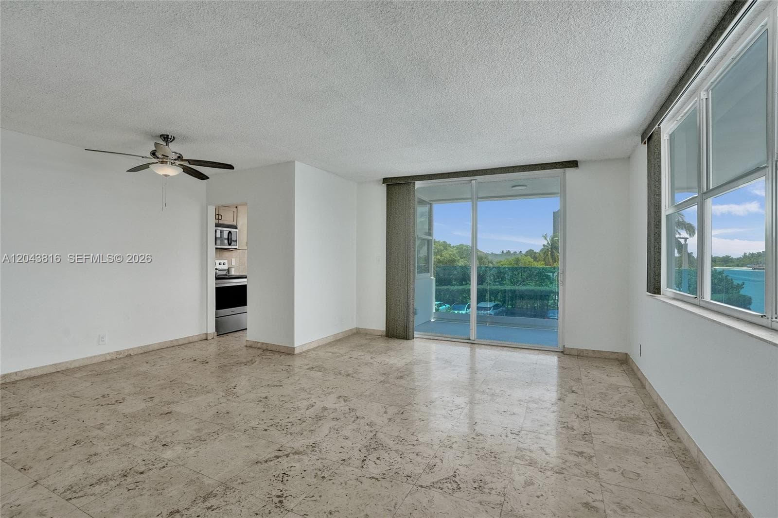 2639 N Riverside Dr 206 photo 6