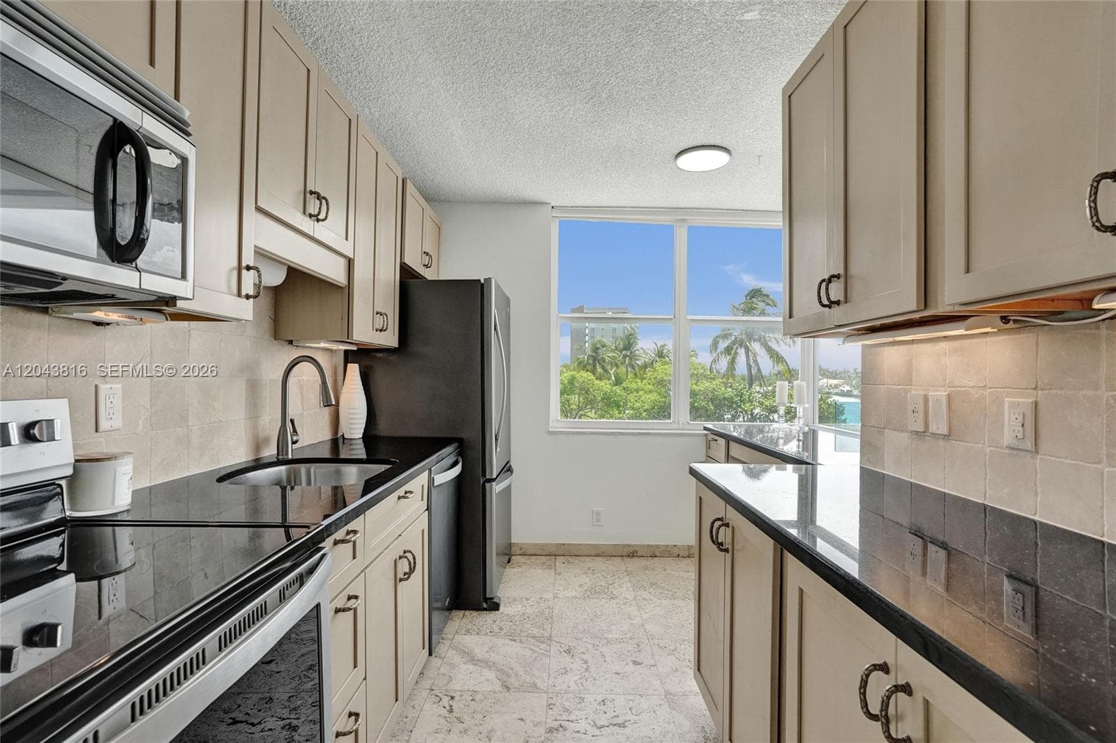 2639 N Riverside Dr 206 photo 7