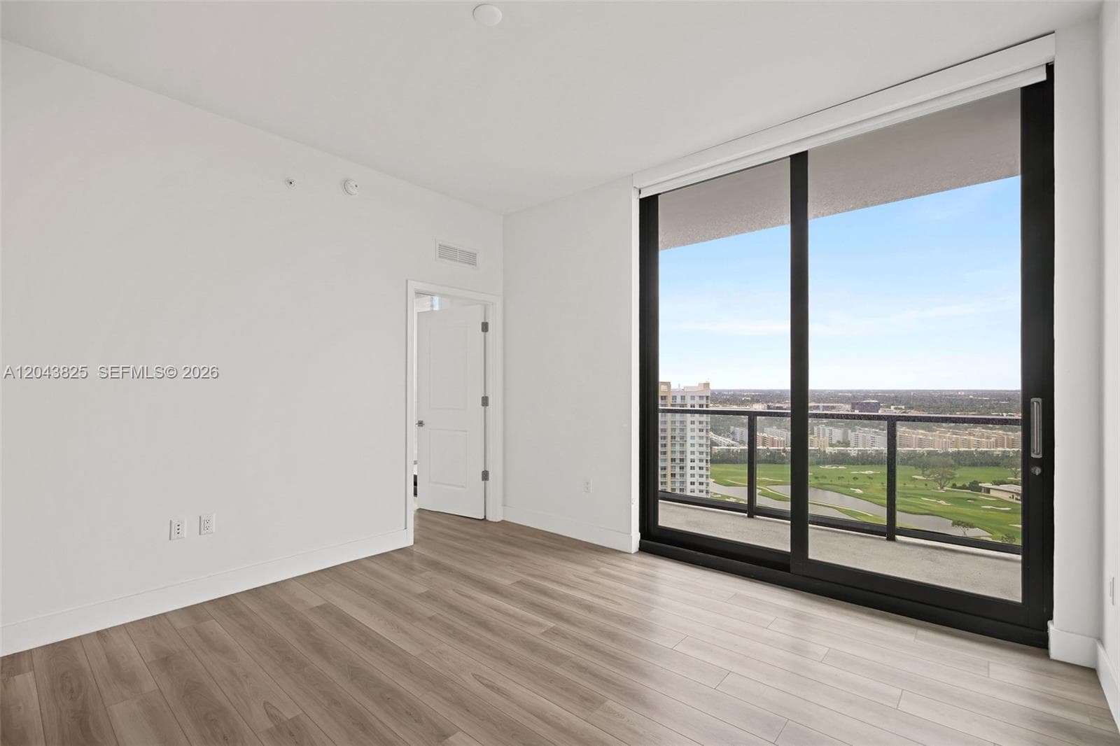 101 Diplomat Pkwy 1805 photo 7