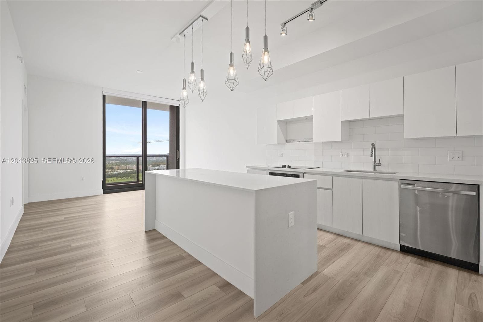 101 Diplomat Pkwy 1805 photo 1