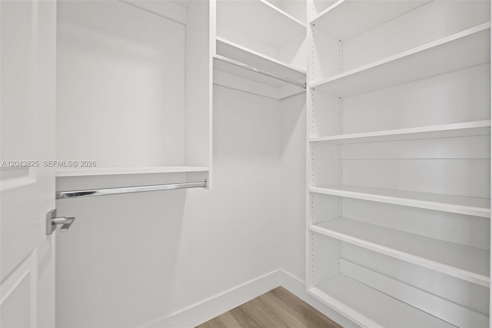 101 Diplomat Pkwy 1805 photo 18