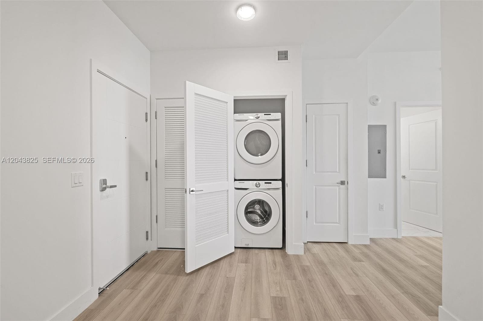 101 Diplomat Pkwy 1805 photo 11
