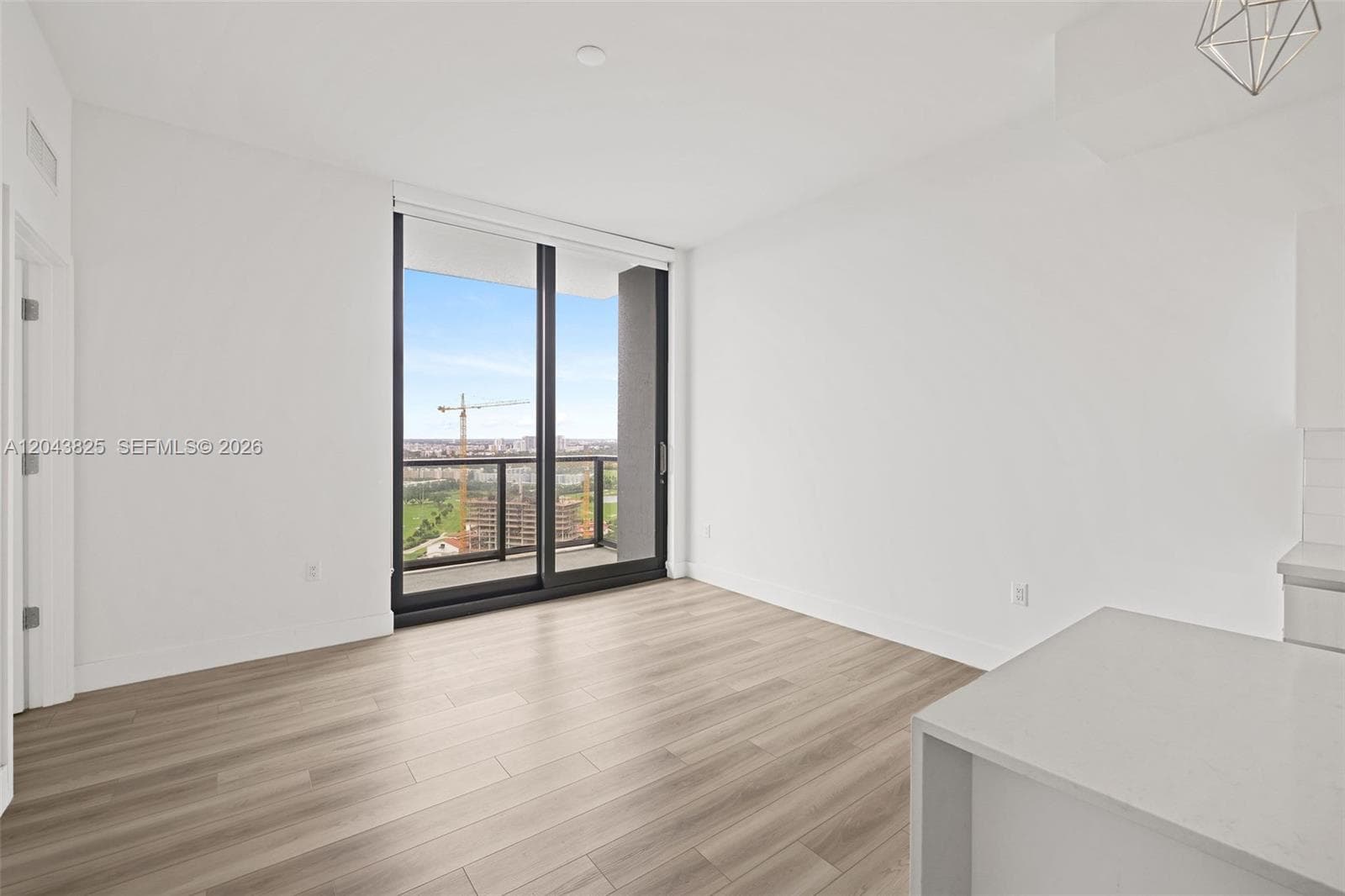 101 Diplomat Pkwy 1805 photo 4