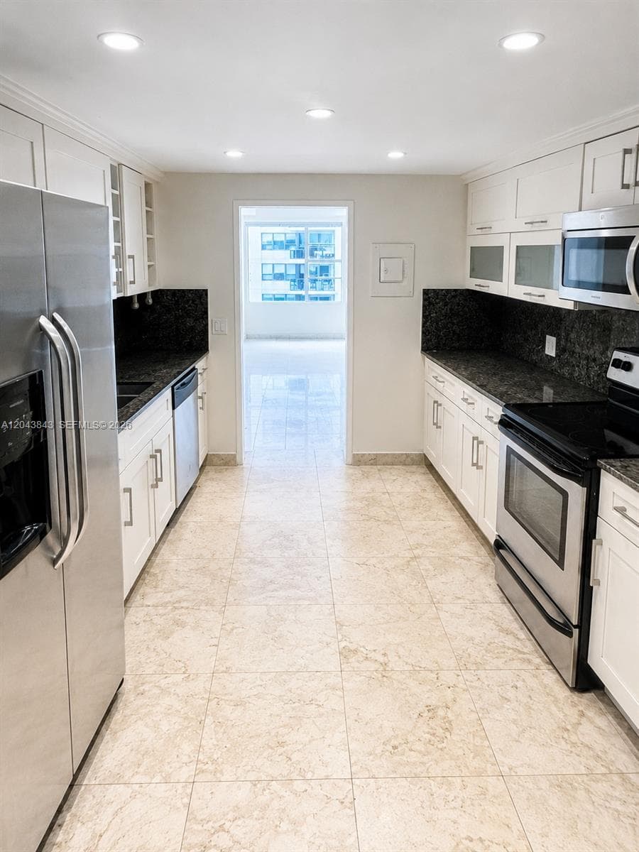 5255 Collins Ave 7B photo 14