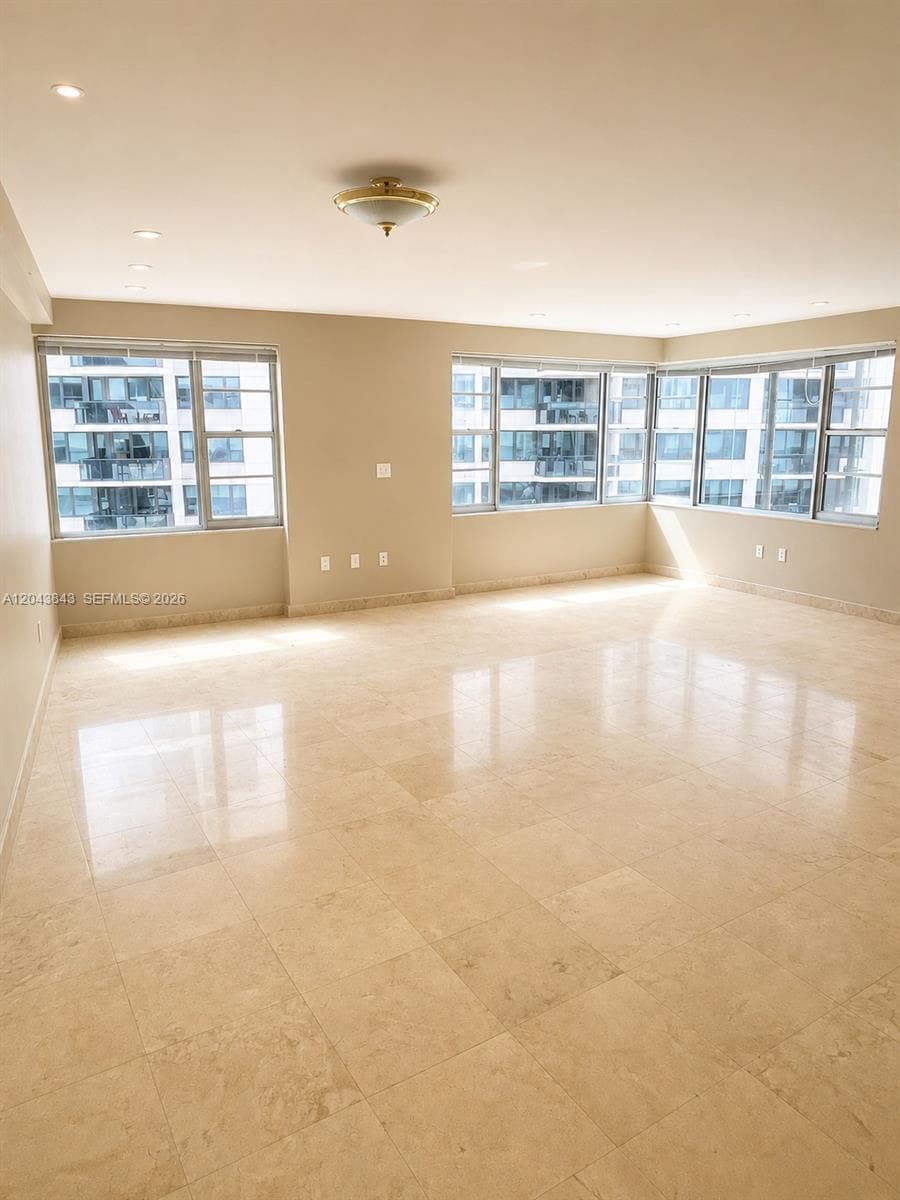 5255 Collins Ave 7B photo 8