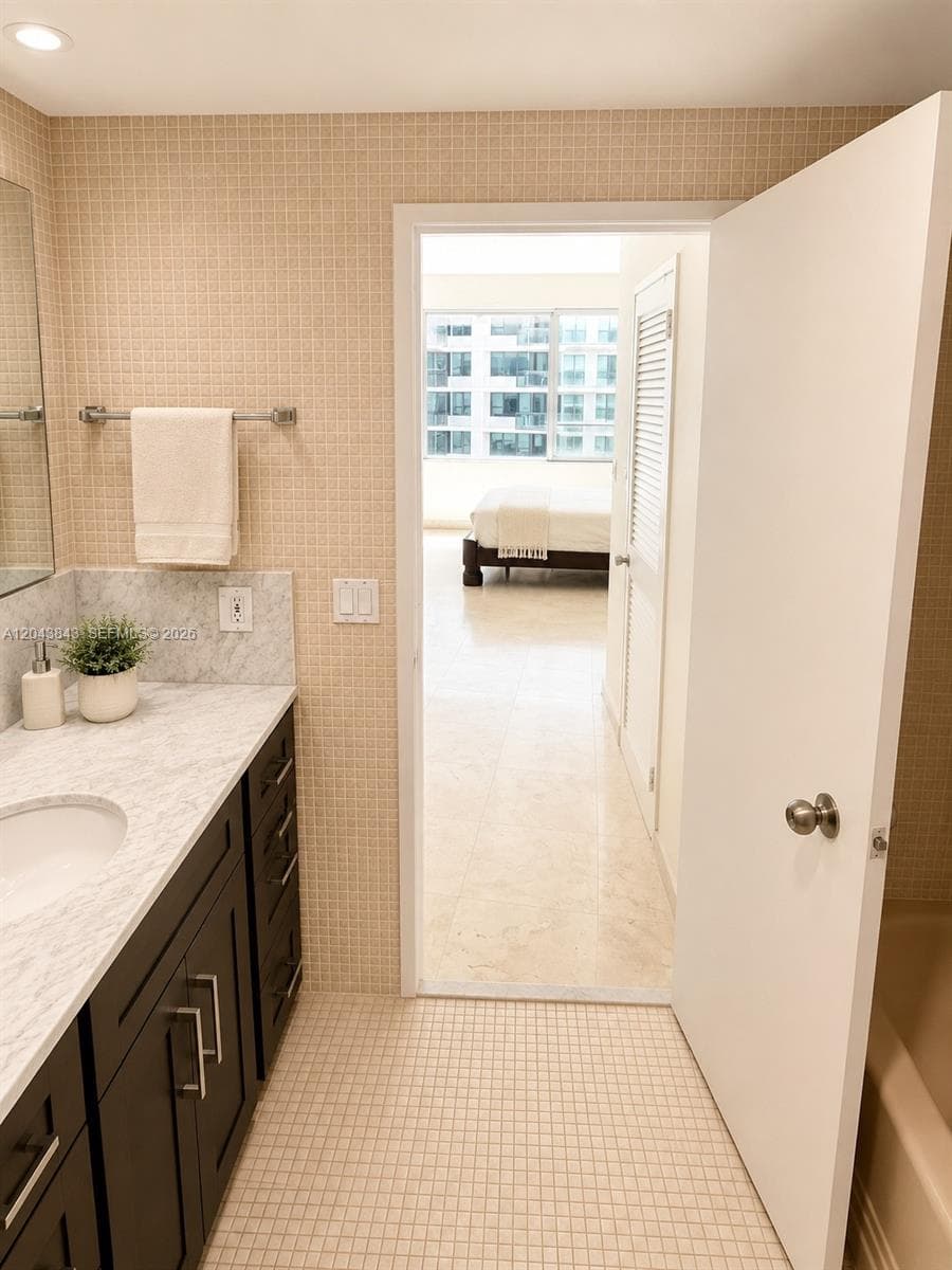 5255 Collins Ave 7B photo 21
