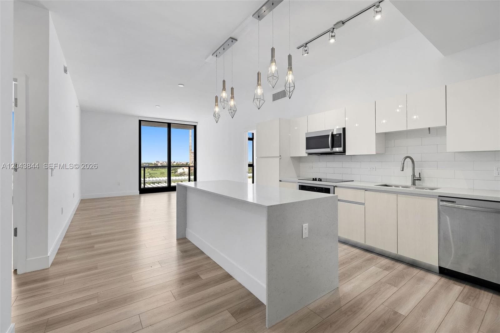 101 Diplomat Pkwy 2009 photo 1