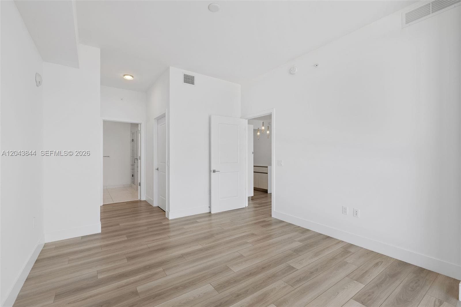 101 Diplomat Pkwy 2009 photo 24
