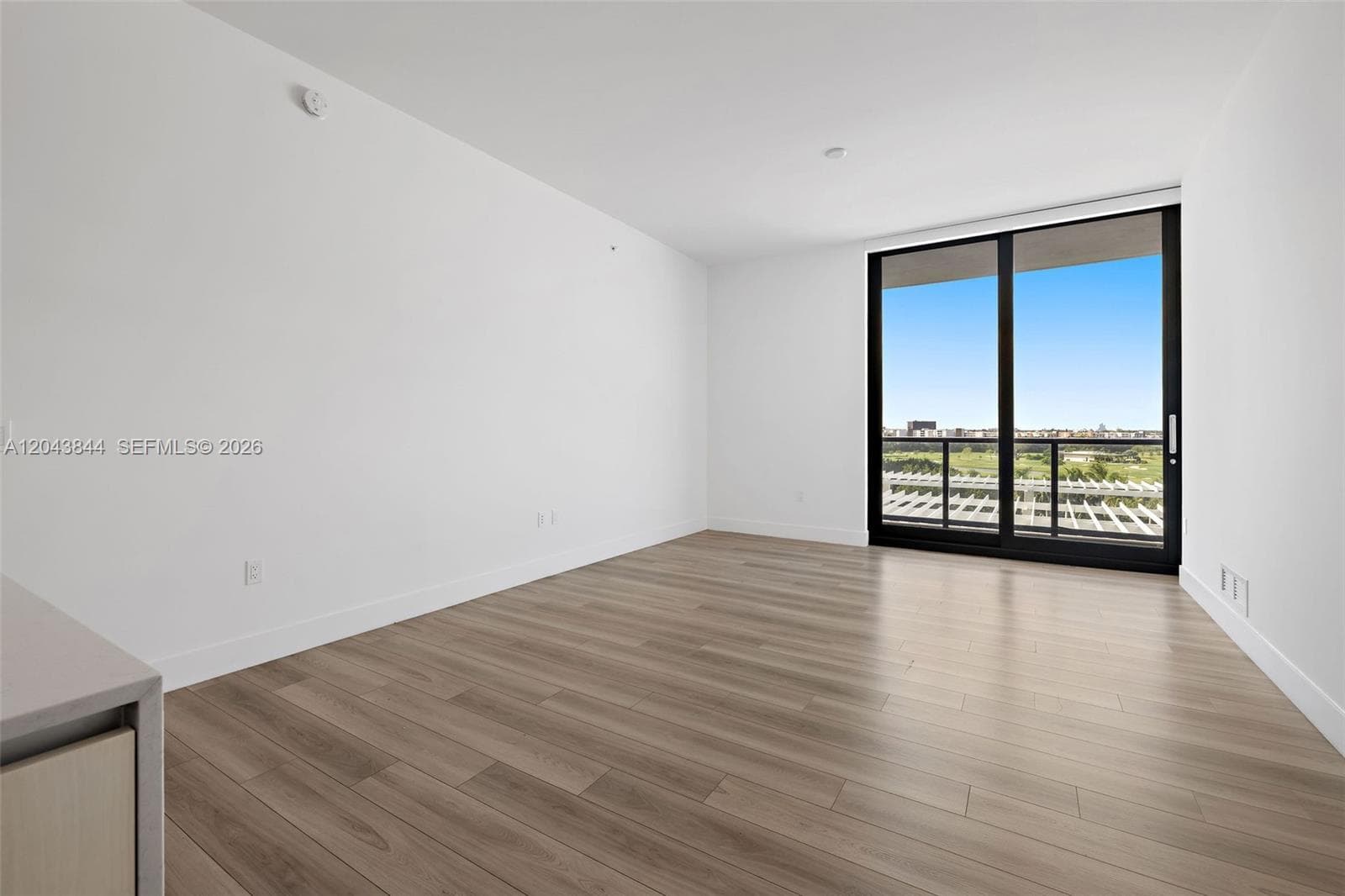 101 Diplomat Pkwy 2009 photo 11
