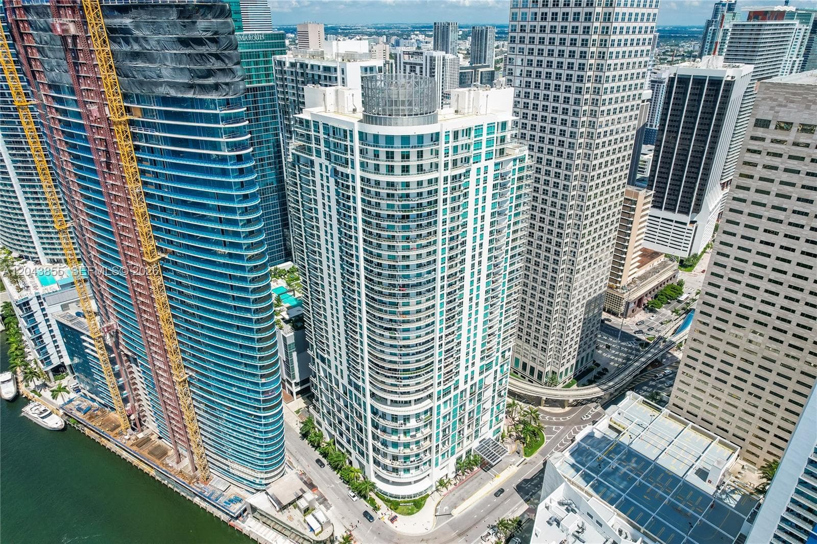 300 S Biscayne Blvd L-612 photo 3