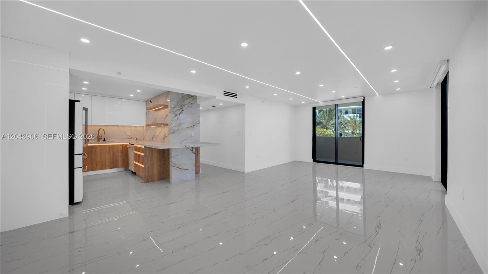 1623 Collins Ave 415 photo 9