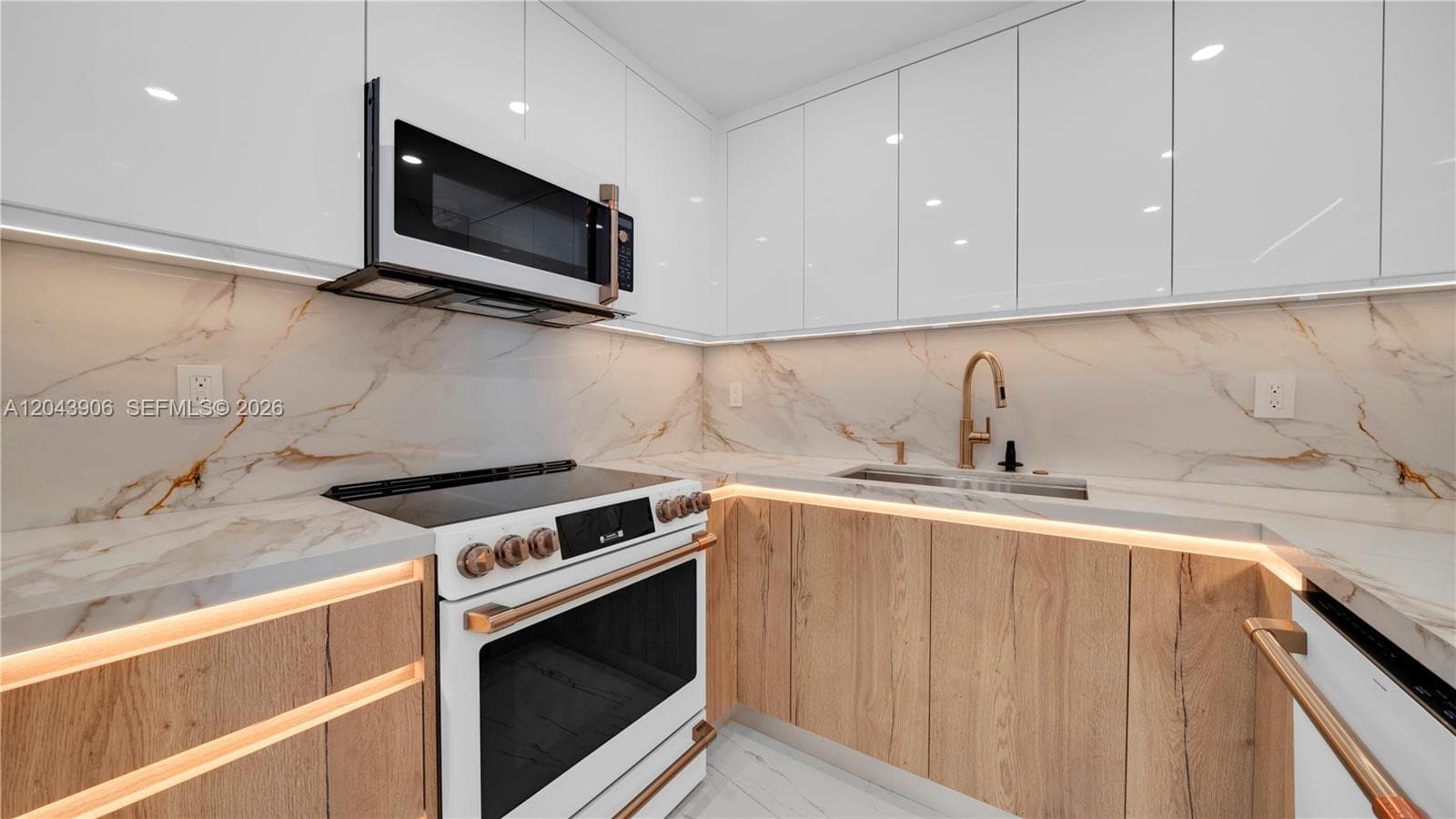 1623 Collins Ave 415 photo 10
